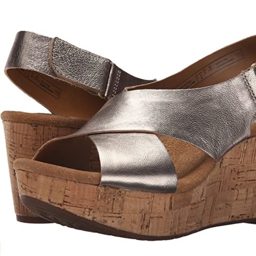 Clarks women's comfortable cork wedge sandal in metallic gold size 10W